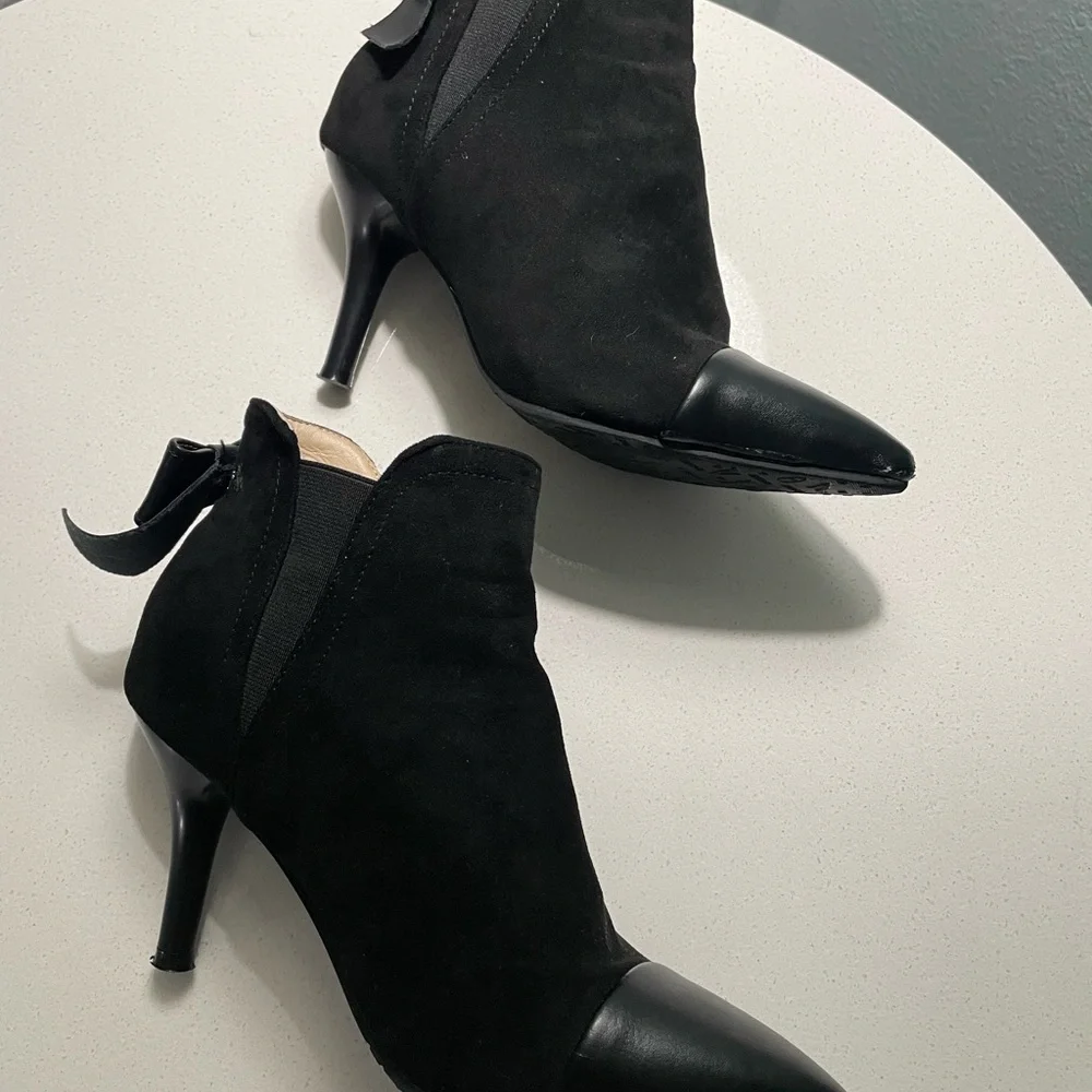 Jingpin Elegant Black Ankle Boots with‎ Bows, Size 5.5.